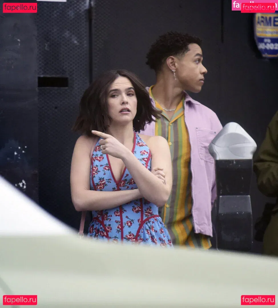 Zoey Deutch Onlyfans Photo Gallery 