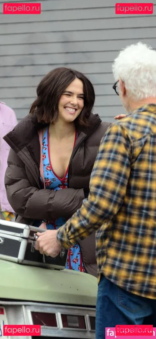 Zoey Deutch Onlyfans Photo Gallery 