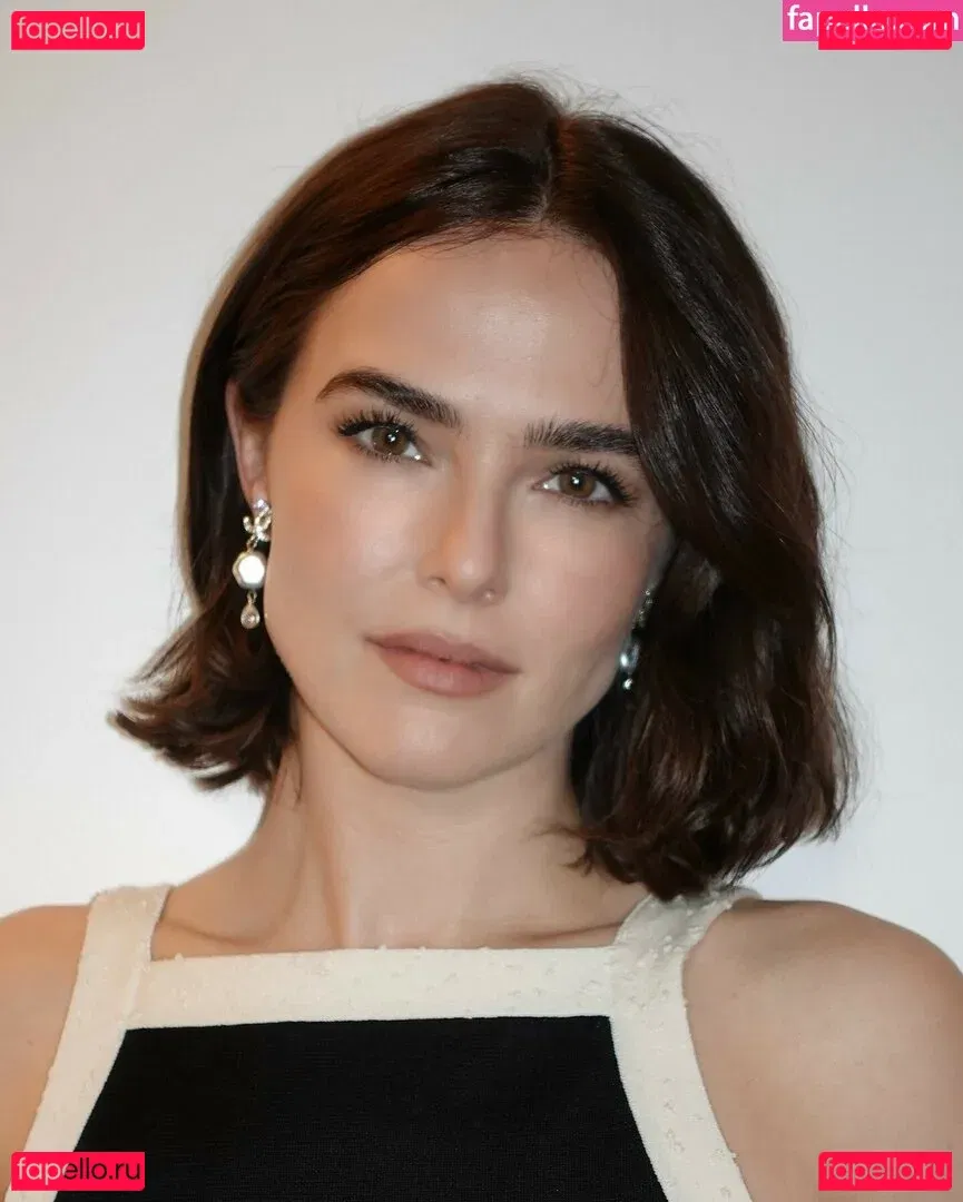Zoey Deutch Onlyfans Photo Gallery 