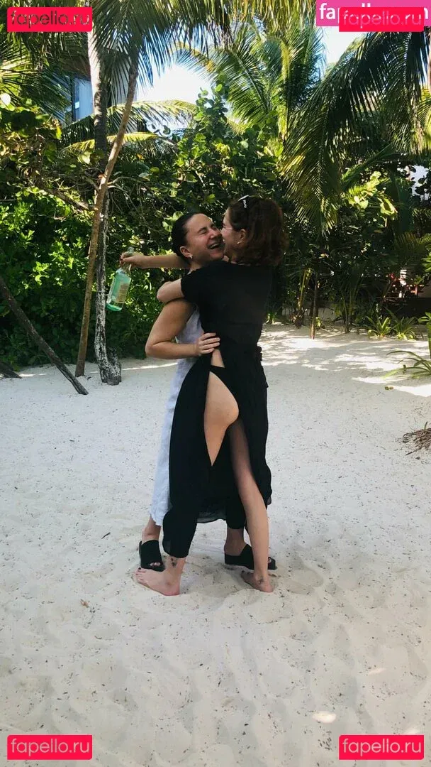 Zoey Deutch Onlyfans Photo Gallery 