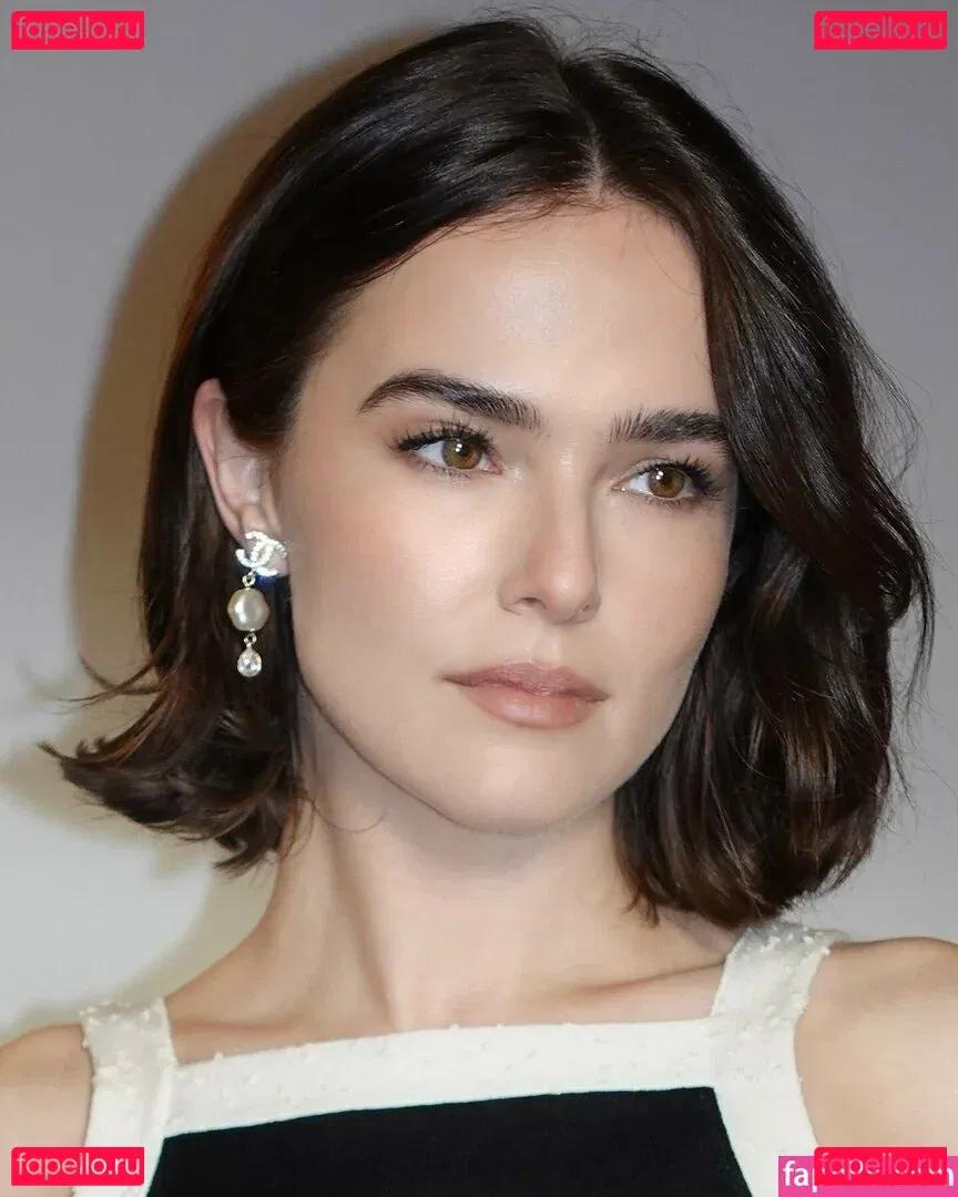 Zoey Deutch Onlyfans Photo Gallery 