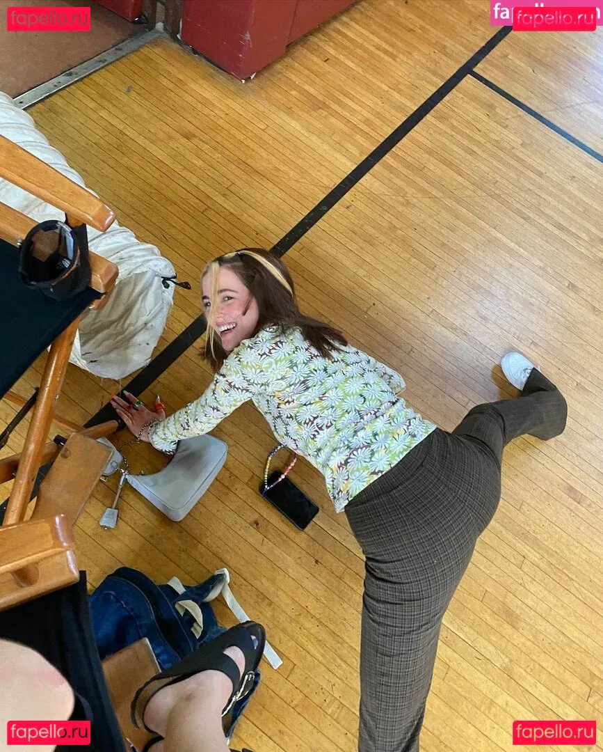 Zoey Deutch Onlyfans Photo Gallery 