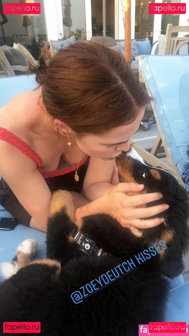 Zoey Deutch Onlyfans Photo Gallery 