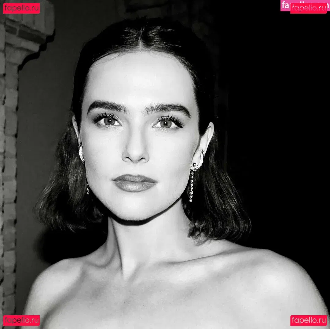 Zoey Deutch Onlyfans Photo Gallery 