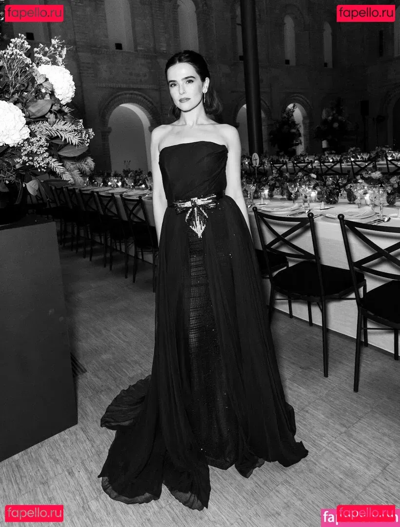 Zoey Deutch Onlyfans Photo Gallery 