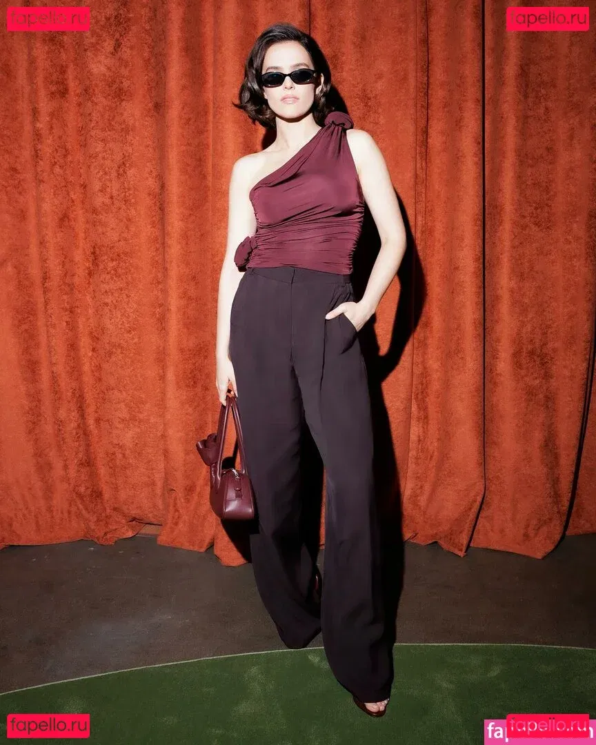 Zoey Deutch Onlyfans Photo Gallery 