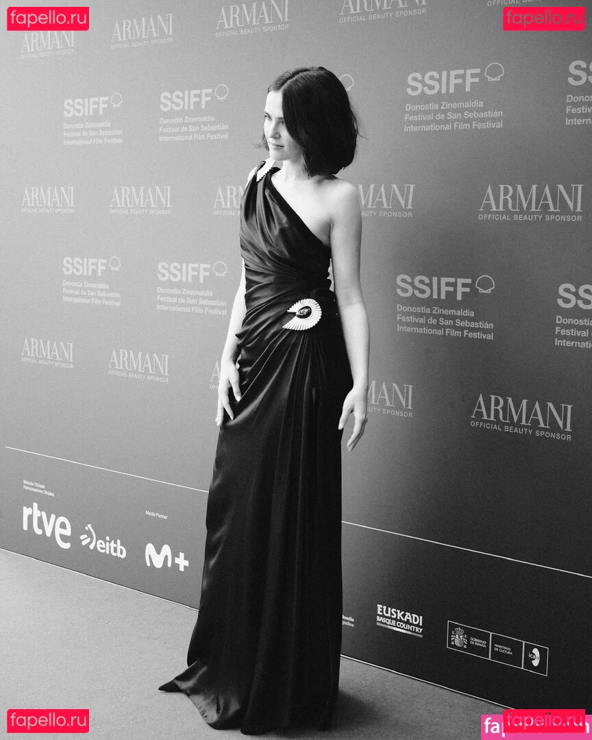 Zoey Deutch Onlyfans Photo Gallery 