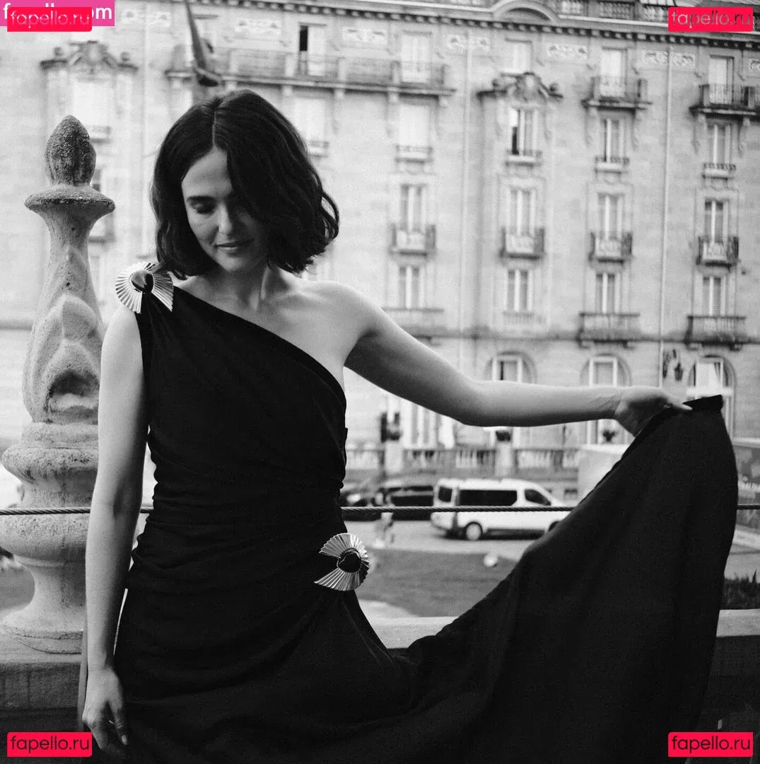 Zoey Deutch Onlyfans Photo Gallery 