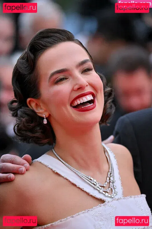 Zoey Deutch Onlyfans Photo Gallery 