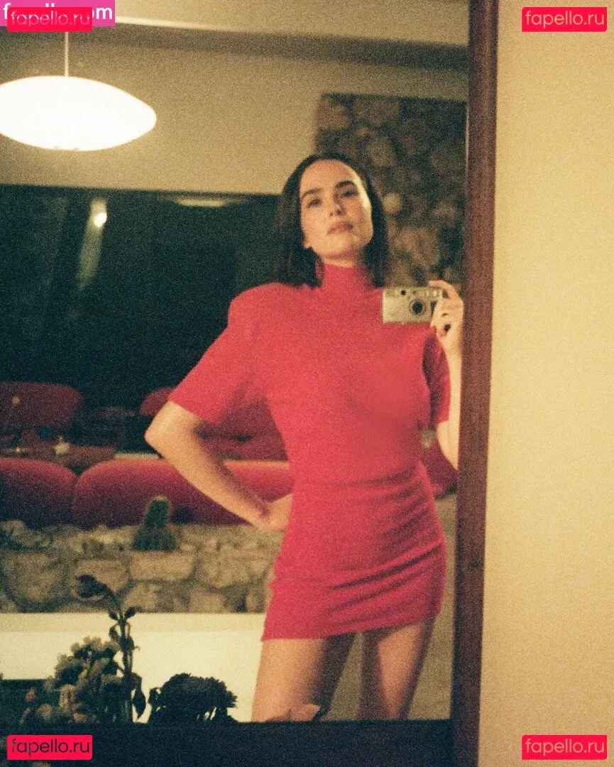 Zoey Deutch Onlyfans Photo Gallery 