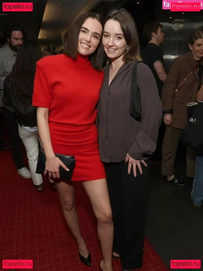 Zoey Deutch Onlyfans Photo Gallery 