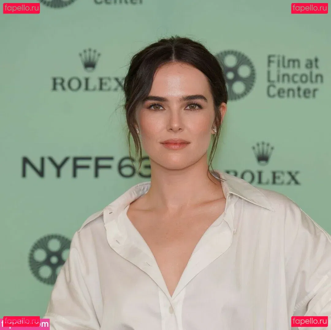 Zoey Deutch Onlyfans Photo Gallery 