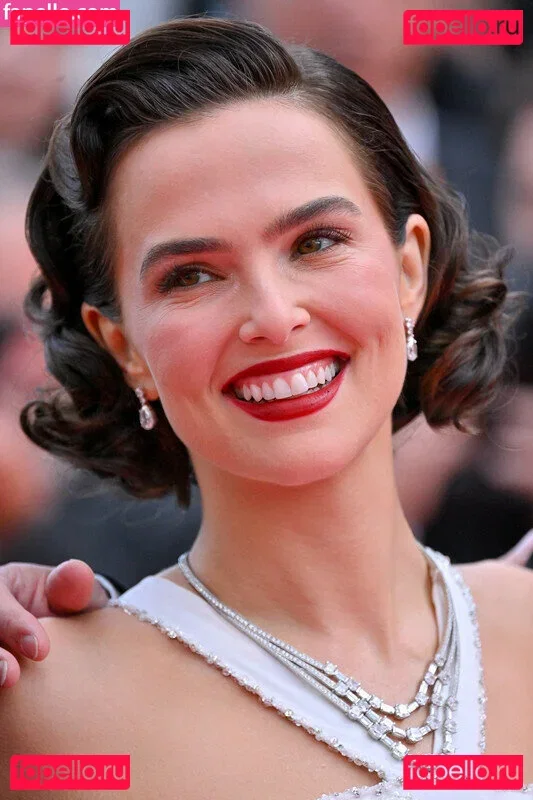 Zoey Deutch Onlyfans Photo Gallery 