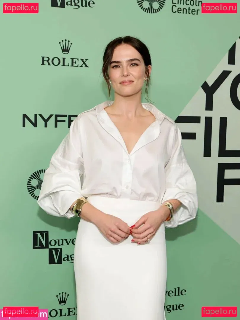 Zoey Deutch Onlyfans Photo Gallery 