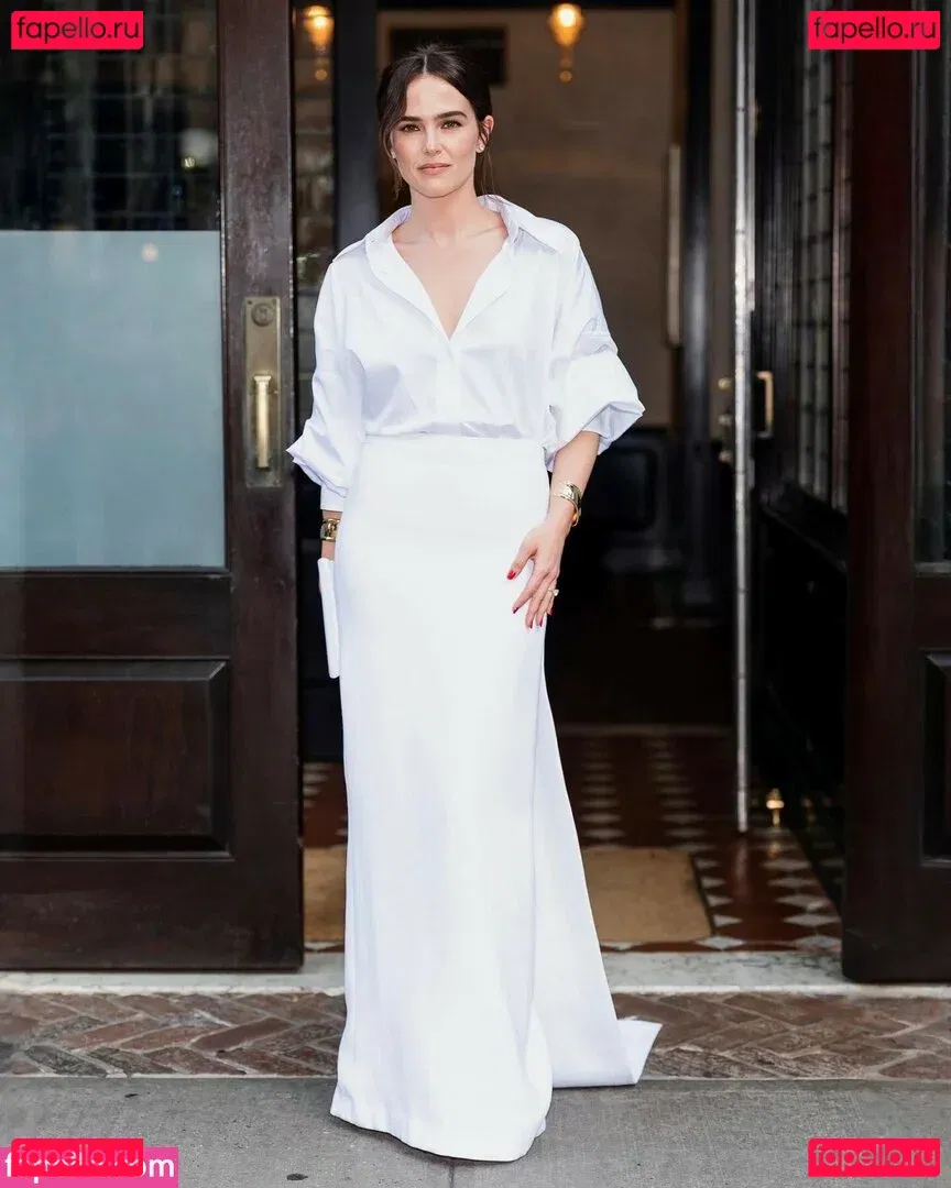 Zoey Deutch Onlyfans Photo Gallery 