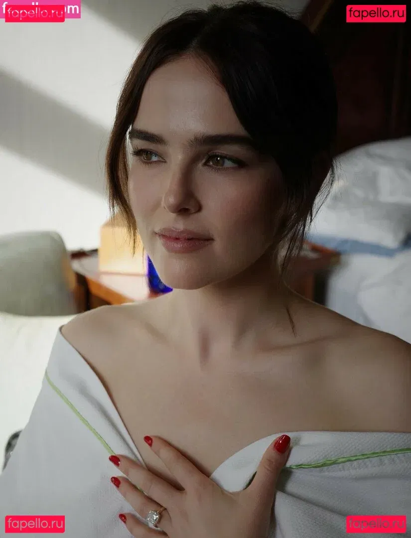 Zoey Deutch Onlyfans Photo Gallery 