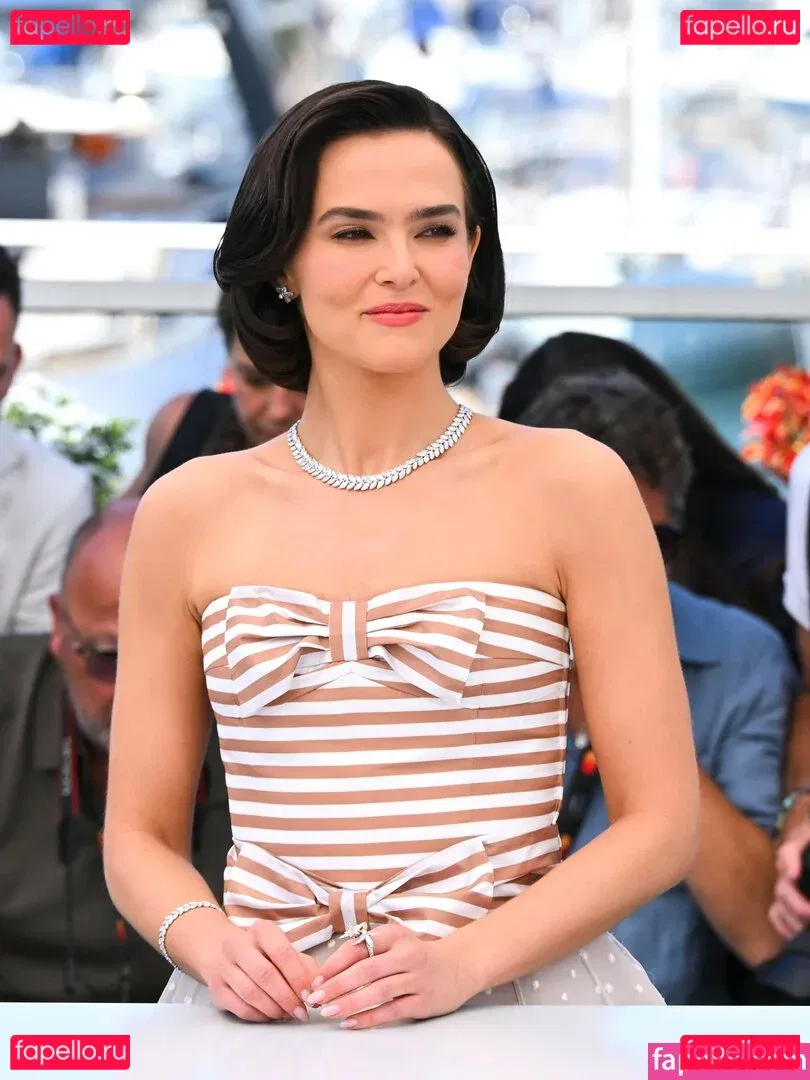 Zoey Deutch Onlyfans Photo Gallery 