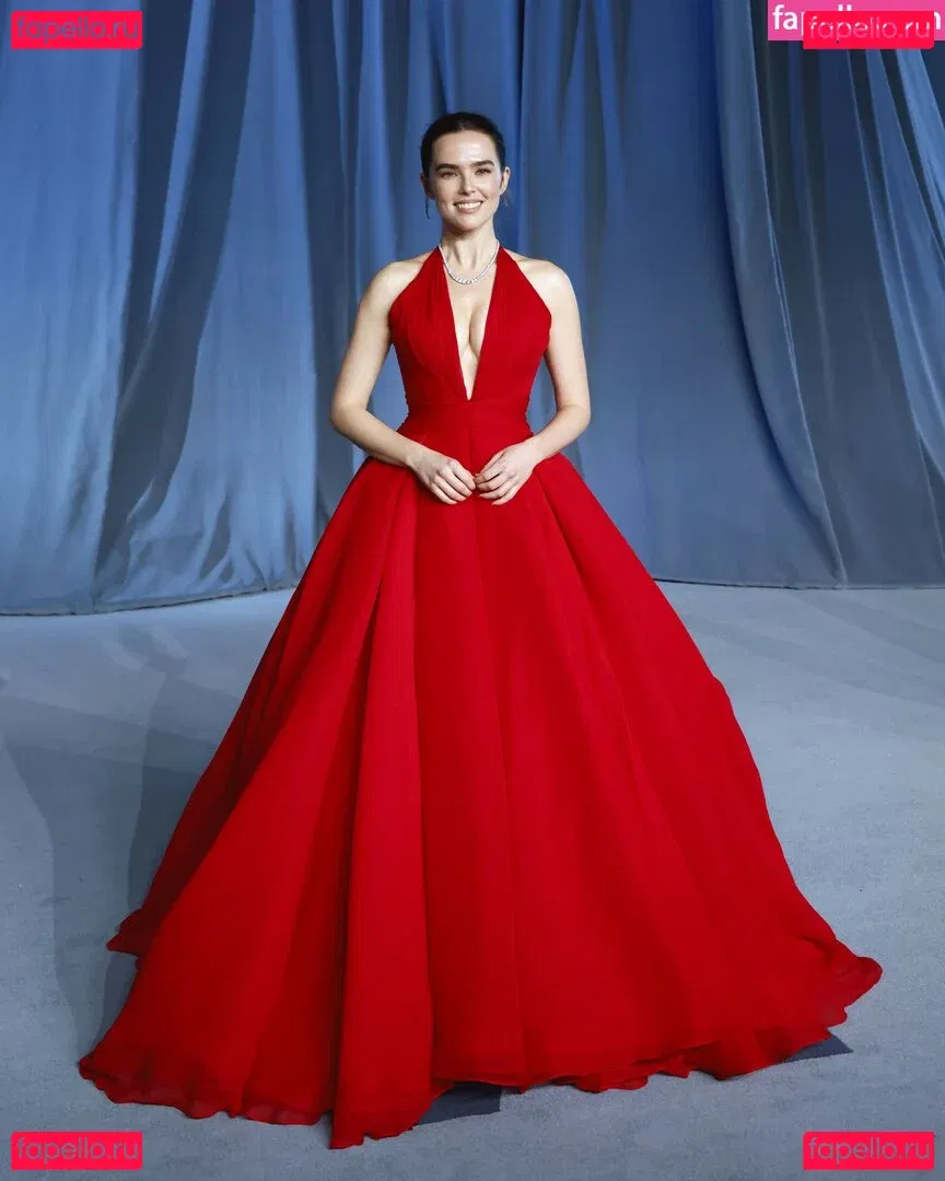 Zoey Deutch Onlyfans Photo Gallery 