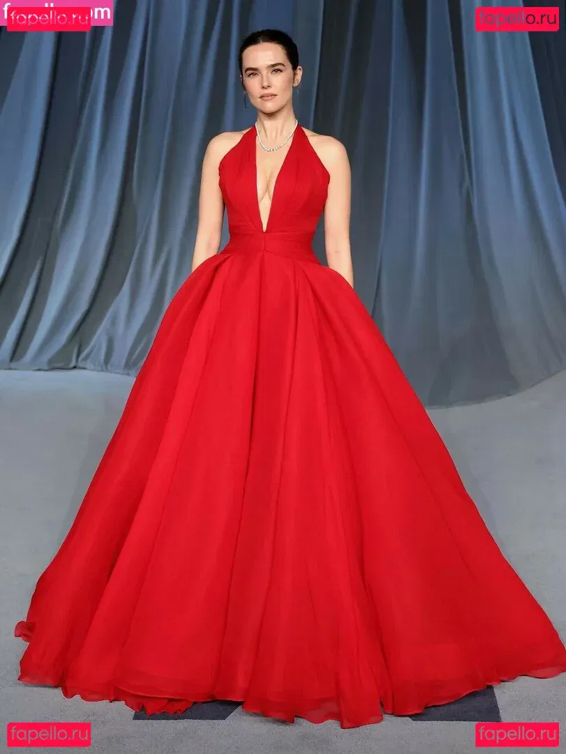 Zoey Deutch Onlyfans Photo Gallery 