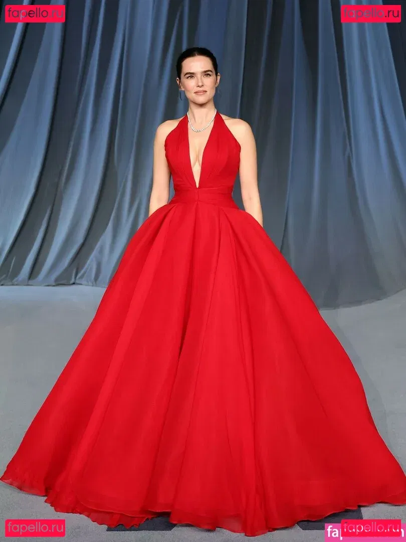 Zoey Deutch Onlyfans Photo Gallery 