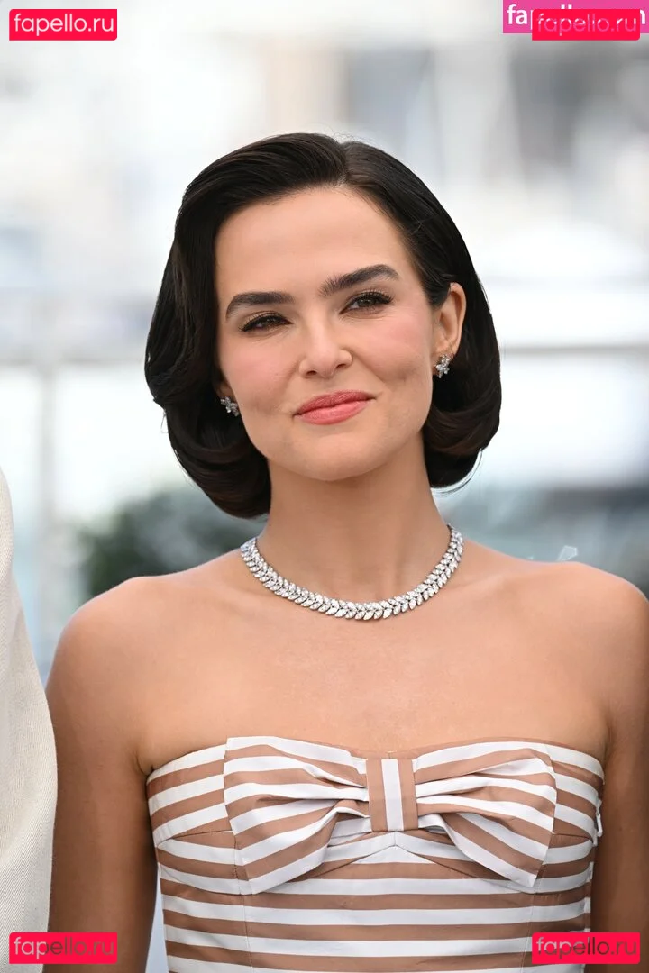 Zoey Deutch Onlyfans Photo Gallery 