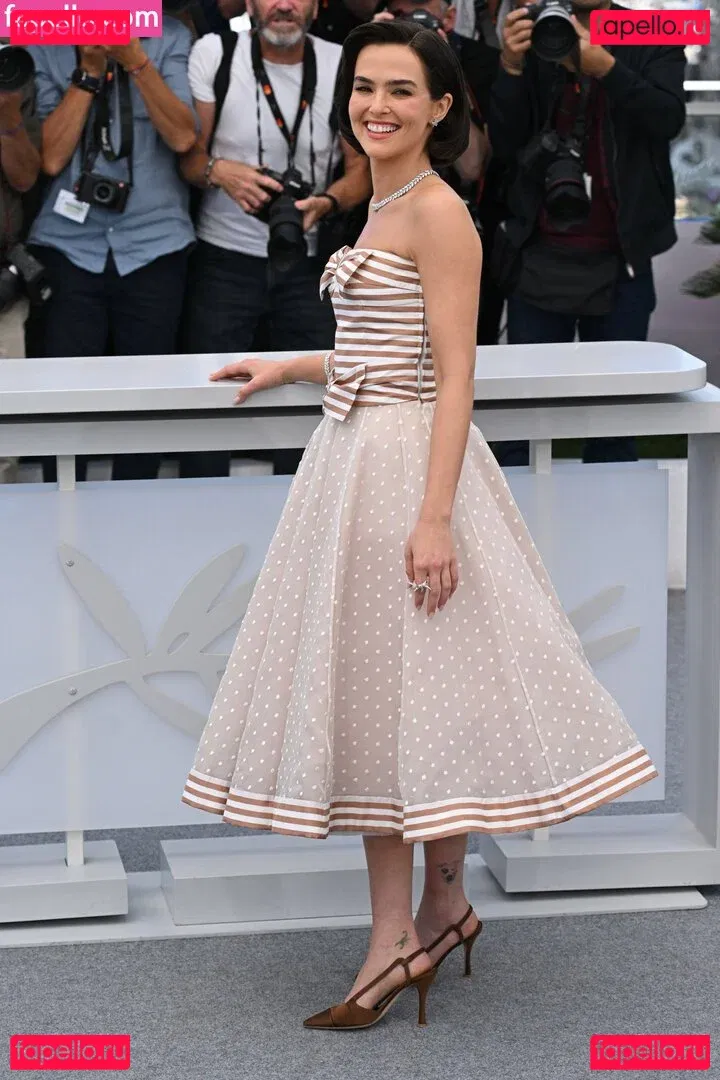 Zoey Deutch Onlyfans Photo Gallery 