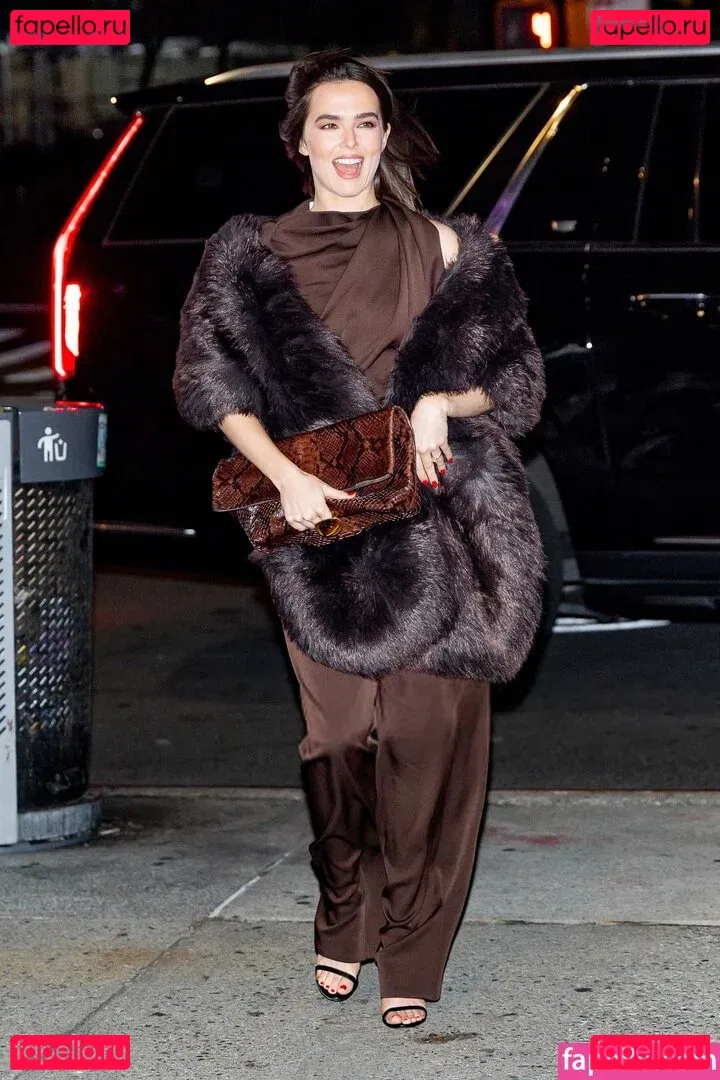 Zoey Deutch Onlyfans Photo Gallery 