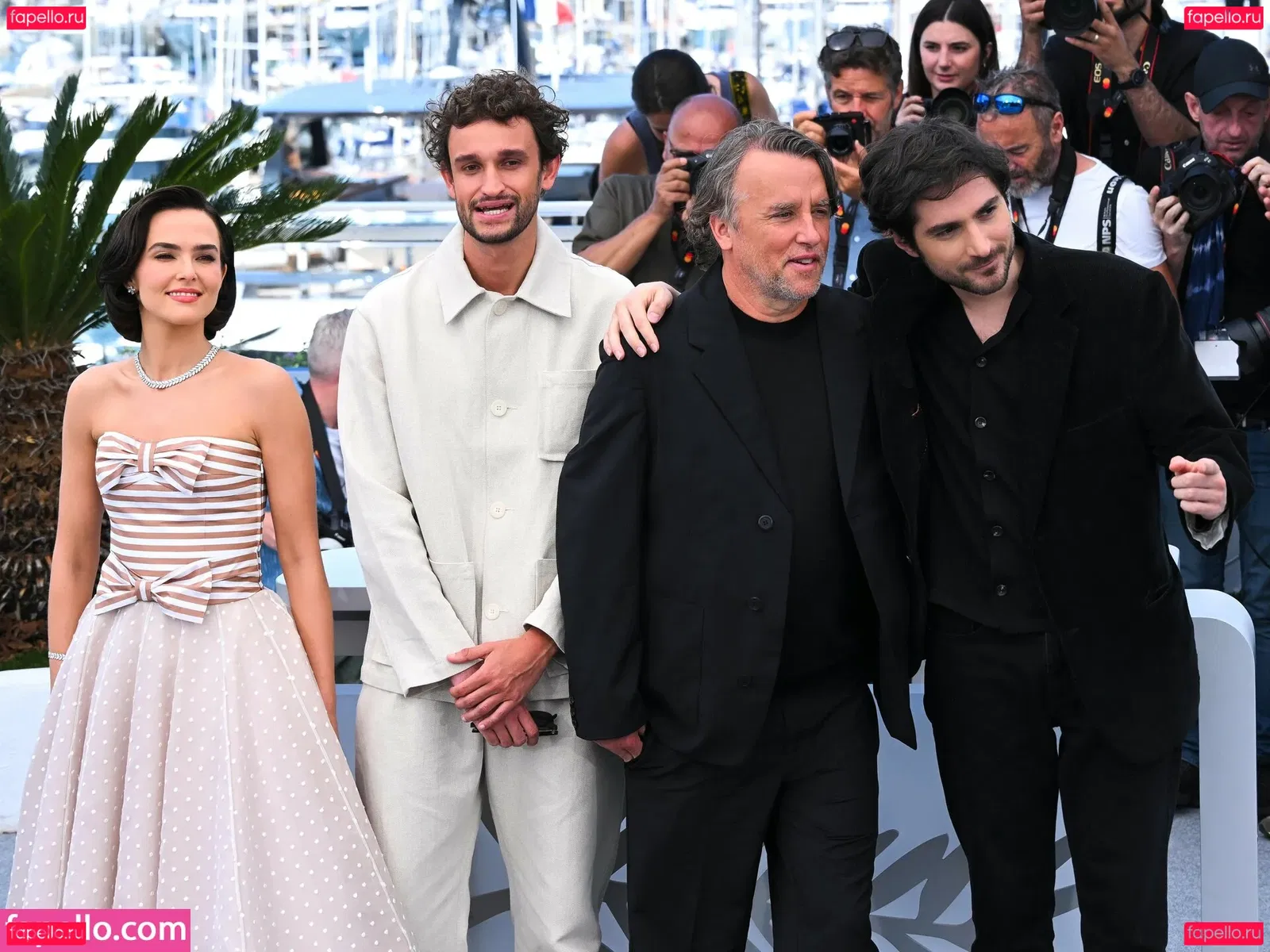 Zoey Deutch Onlyfans Photo Gallery 