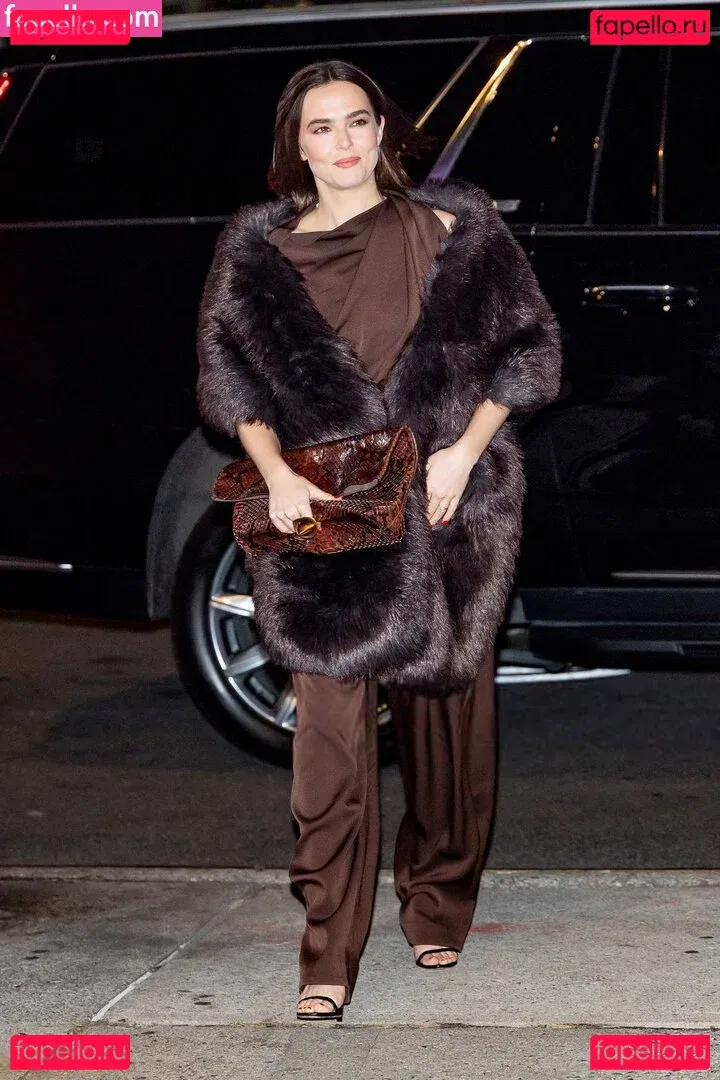 Zoey Deutch Onlyfans Photo Gallery 