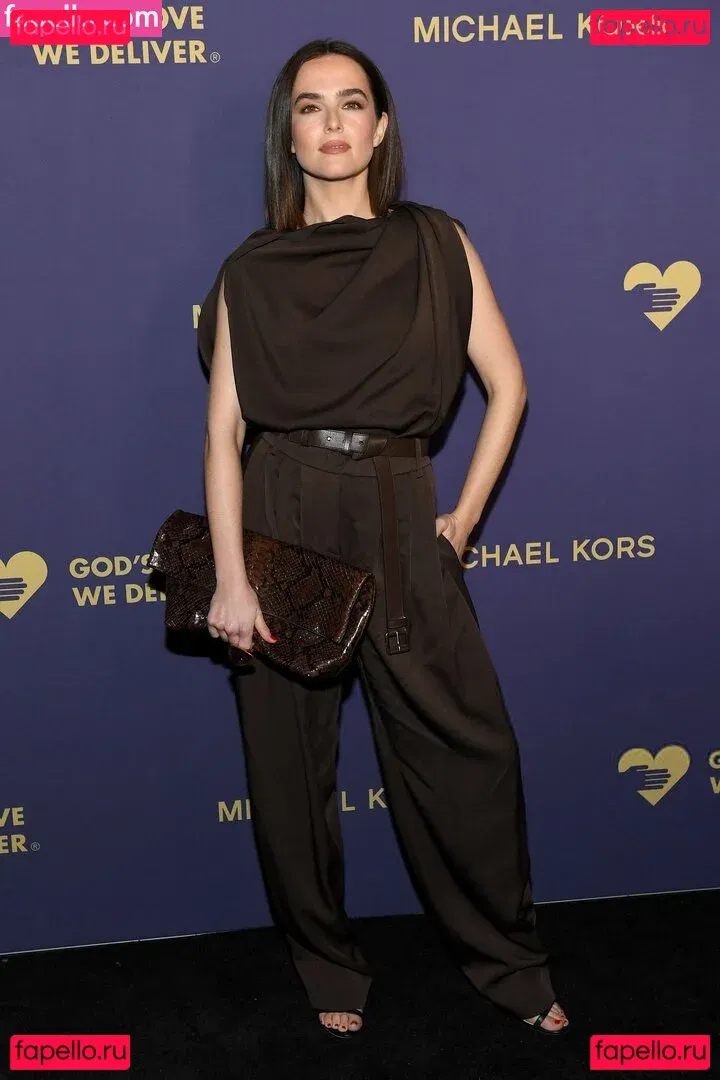 Zoey Deutch Onlyfans Photo Gallery 