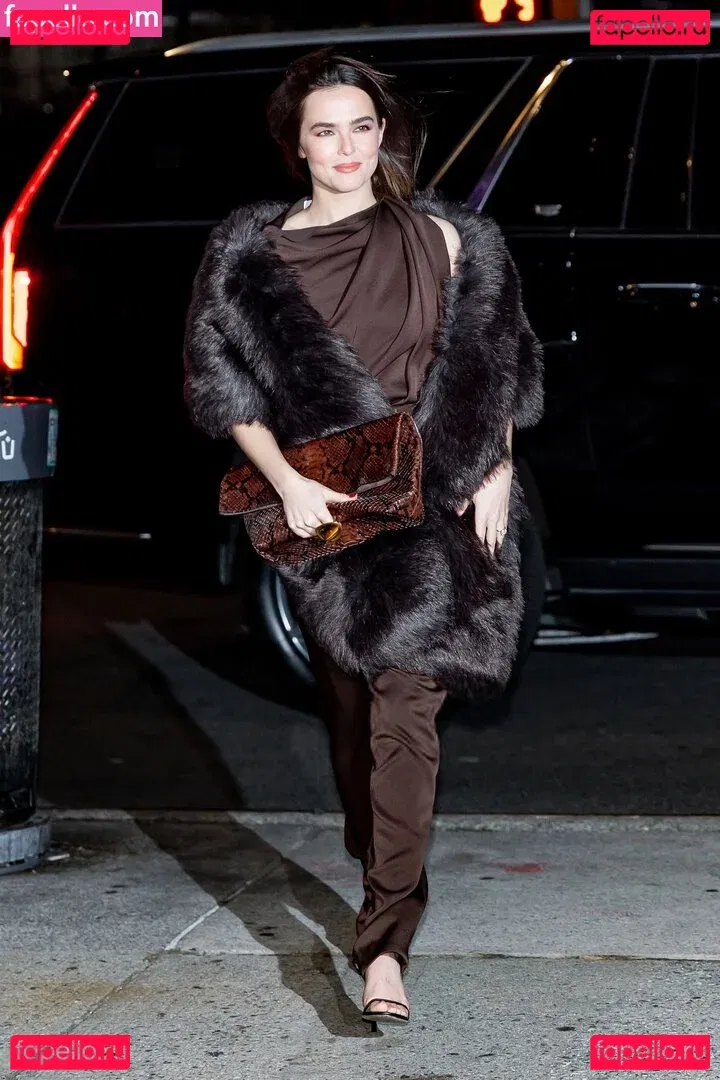 Zoey Deutch Onlyfans Photo Gallery 