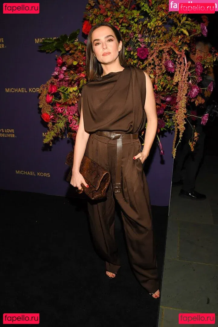 Zoey Deutch Onlyfans Photo Gallery 