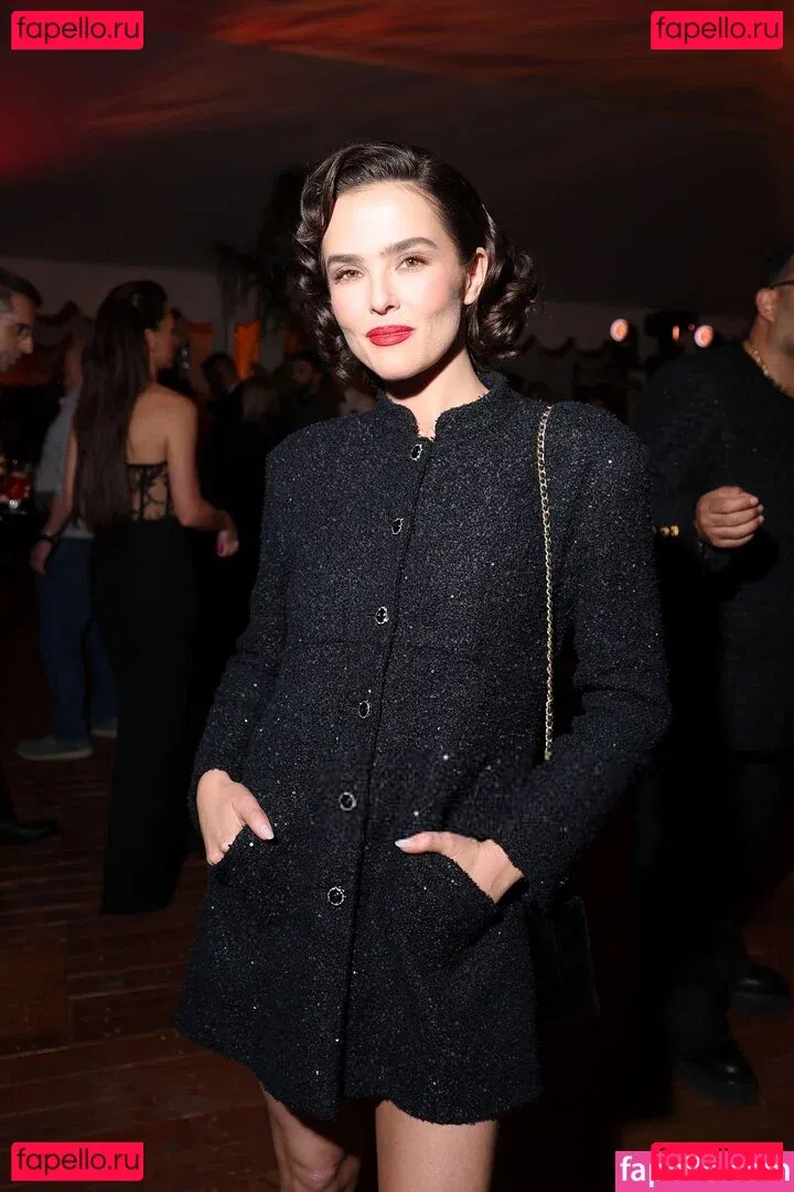 Zoey Deutch Onlyfans Photo Gallery 