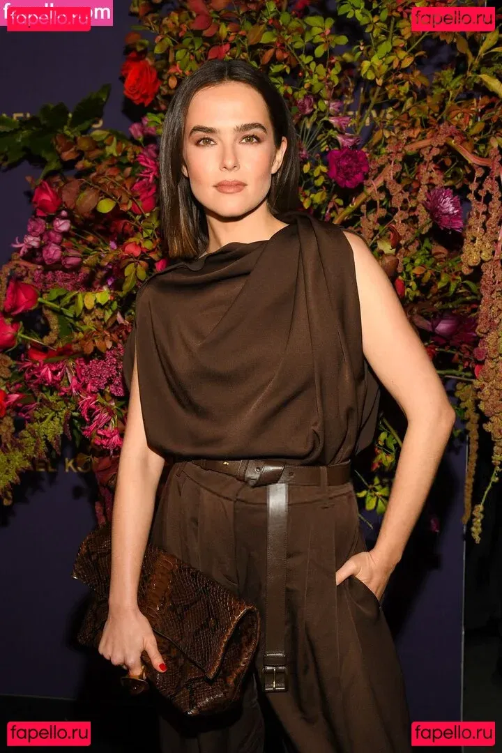 Zoey Deutch Onlyfans Photo Gallery 