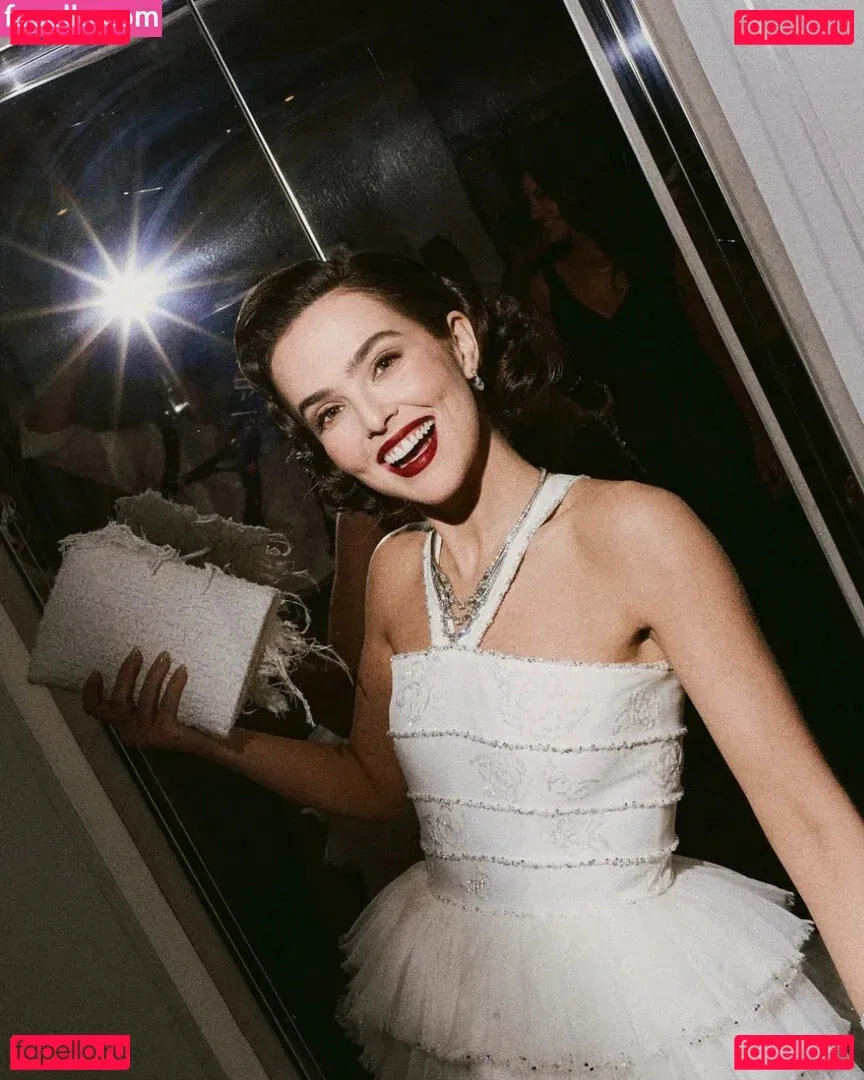 Zoey Deutch Onlyfans Photo Gallery 