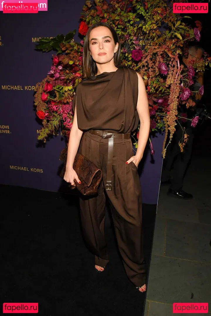 Zoey Deutch Onlyfans Photo Gallery 