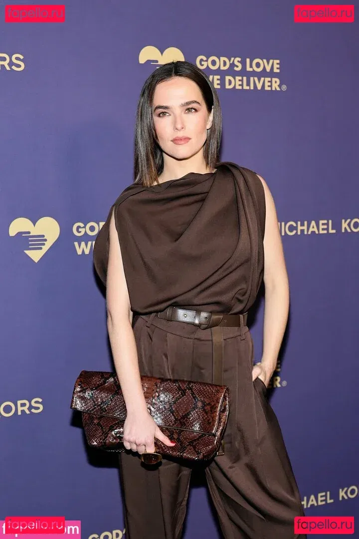 Zoey Deutch Onlyfans Photo Gallery 