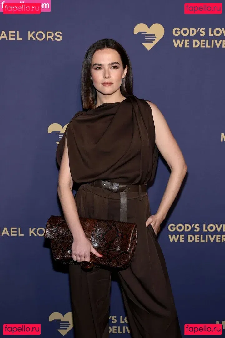 Zoey Deutch Onlyfans Photo Gallery 