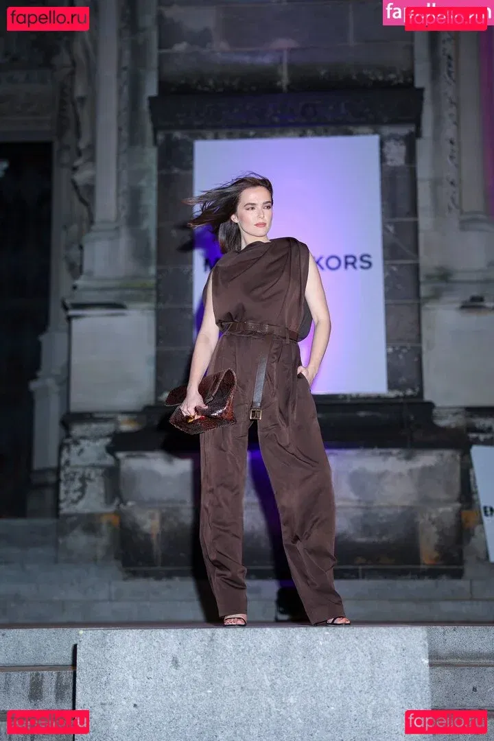 Zoey Deutch Onlyfans Photo Gallery 