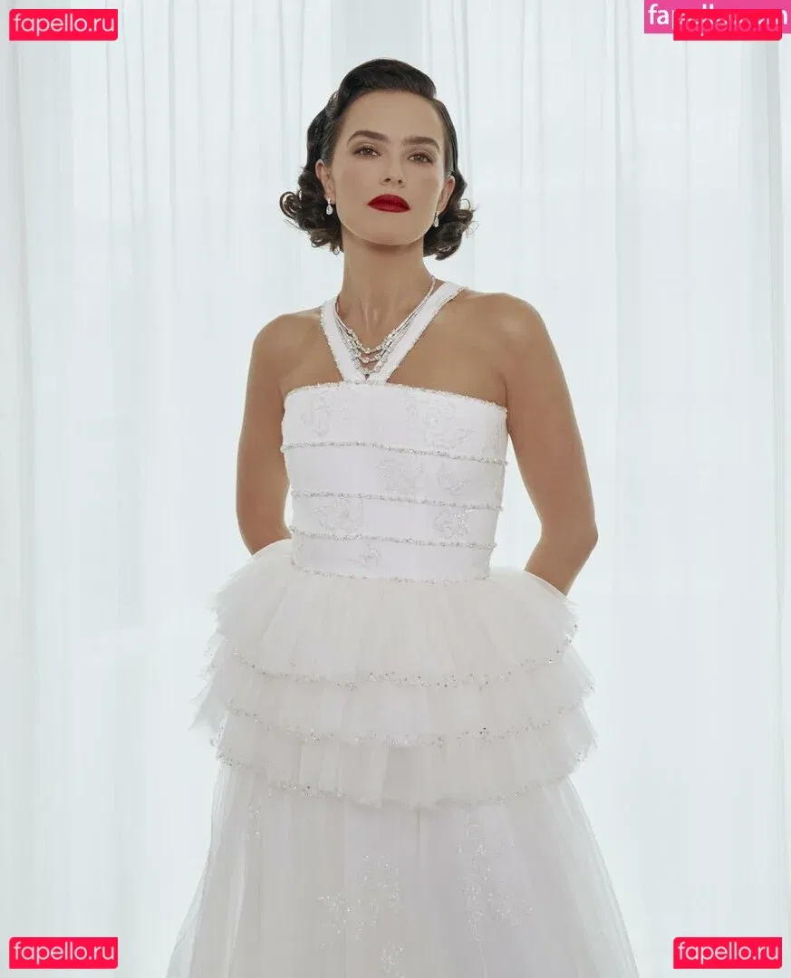 Zoey Deutch Onlyfans Photo Gallery 