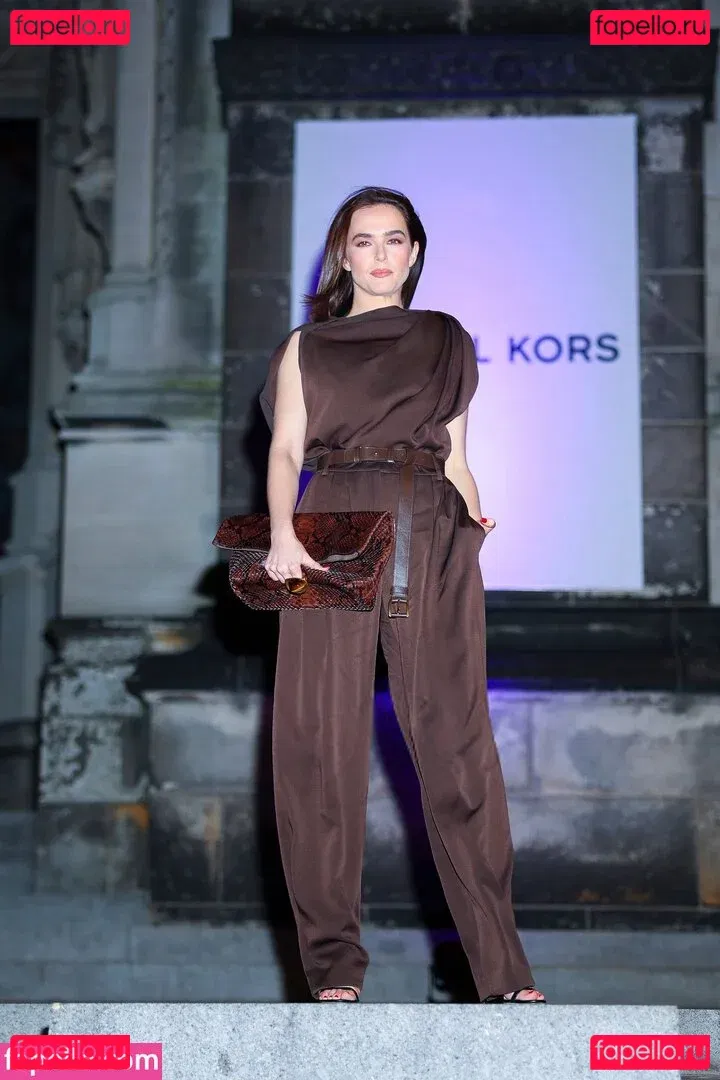 Zoey Deutch Onlyfans Photo Gallery 