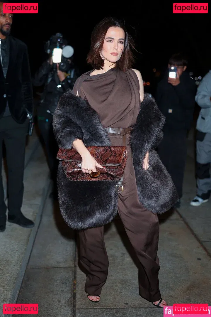 Zoey Deutch Onlyfans Photo Gallery 