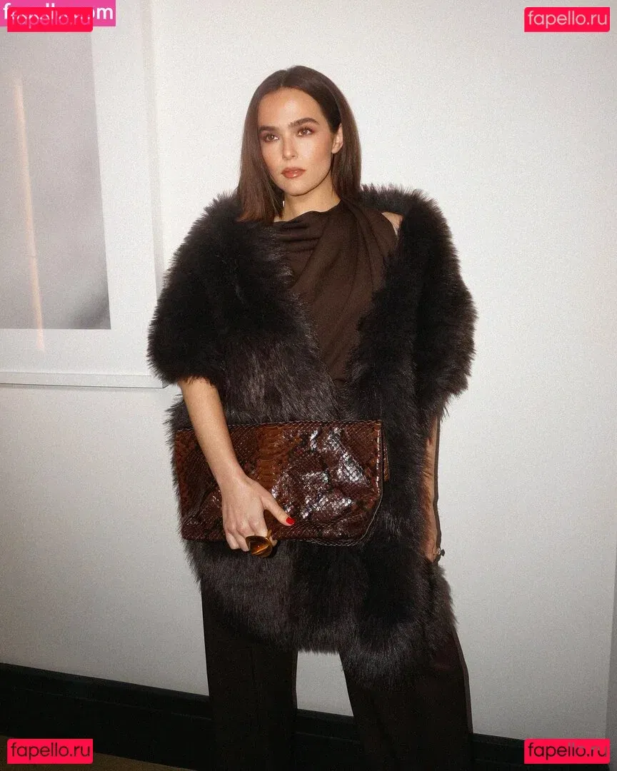 Zoey Deutch Onlyfans Photo Gallery 