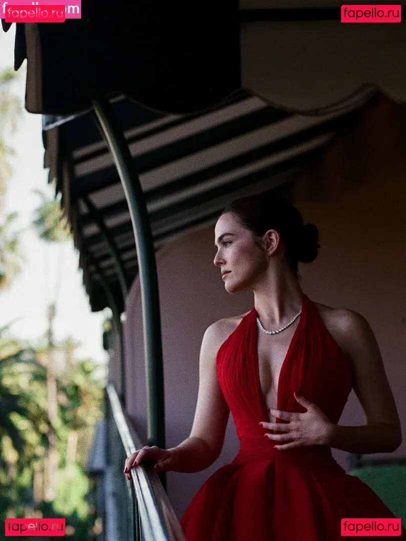 Zoey Deutch Onlyfans Photo Gallery 