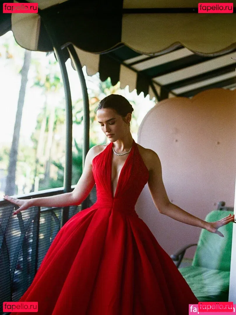 Zoey Deutch Onlyfans Photo Gallery 