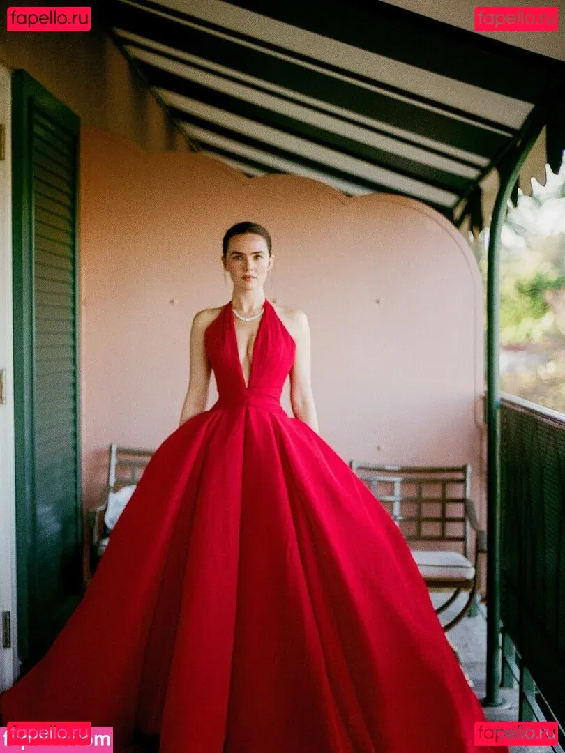 Zoey Deutch Onlyfans Photo Gallery 