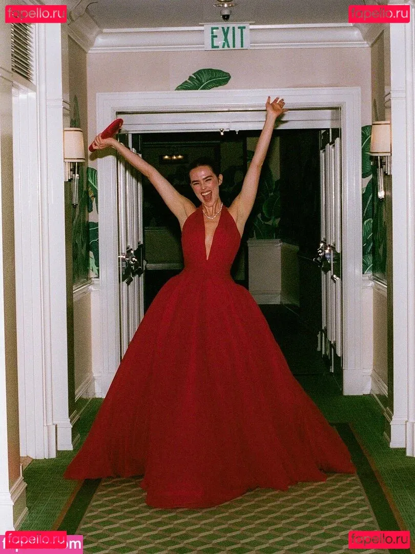 Zoey Deutch Onlyfans Photo Gallery 