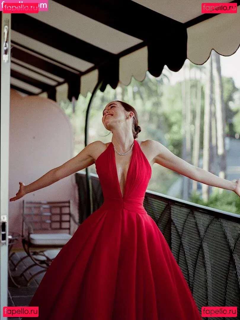 Zoey Deutch Onlyfans Photo Gallery 