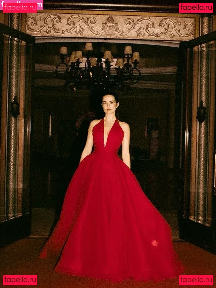 Zoey Deutch Onlyfans Photo Gallery 