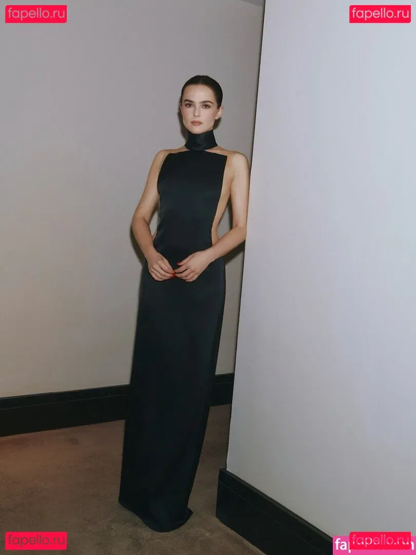 Zoey Deutch Onlyfans Photo Gallery 